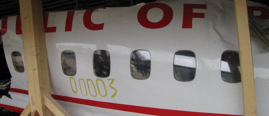 Podkomisja powołana w lutym 2016 r. przez resort obrony do ponownego zbadania katastrofy smoleńskiej, oprócz dokumentów komisji Millera przeanalizowała 762 tomy akt śledztwa prokuratury. Jej przedstawiciele nie podają, jakie eksperymenty przeprowadzili.