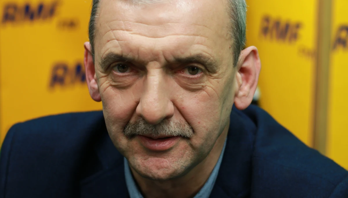 "40-45 proc. szkół weźmie udział w piątkowym strajku" – mówił w Popołudniowej rozmowie w RMF FM prezes Związku Nauczycielstwa Polskiego Sławomir Broniarz. Podkreślał, że są to tylko szacunki. "Bojaźń przed utratą pracy powoduje, że w małych szkołach mamy wątpliwości, czy będzie gotowość strajkowa" – wyjaśniał. Z obliczeń ZNP wynika, że 100 proc. kadry nauczycielskiej zastrajkuje w Warszawie i w szkołach na Górnym Śląsku. Sławomir Broniarz dodaje, że rodzice uczniów "nie mają prawa czuć się zagubieni". "Od 24 marca rodzice byli powiadamiani o strajku" – mówił w rozmowie z Marcinem Zaborskim.