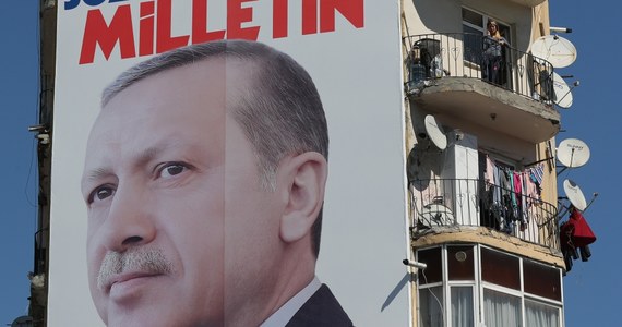 ​Kilka osób zostało rannych w starciach, do jakich doszło w czwartek wieczorem przed tureckim konsulatem w Brukseli między zwolennikami i przeciwnikami prezydenta Turcji Recepa Tayyipa Erdogana - poinformowała belgijska policja.