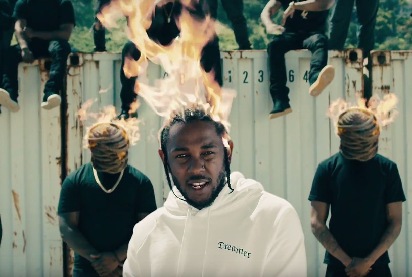 30 marca w sieci pojawił się nowy utwór i klip Kendricka Lamara pt. "HUMBLE.". W ciągu niecałej doby zdobył on prawie 2,5 miliona wyświetleń.