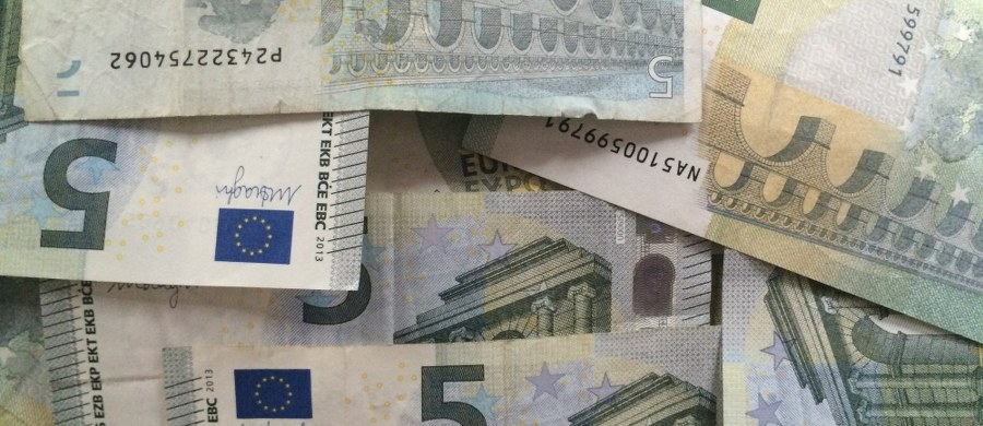 Holenderska prokuratura wszczęła międzynarodowe śledztwo w sprawie osób podejrzewanych o unikanie płacenia podatków i ukrywanie środków finansowych w jednym ze szwajcarskich banków. Zarekwirowano m.in. warte miliony euro obrazy. Jak na razie, aresztowano dwie osoby. 