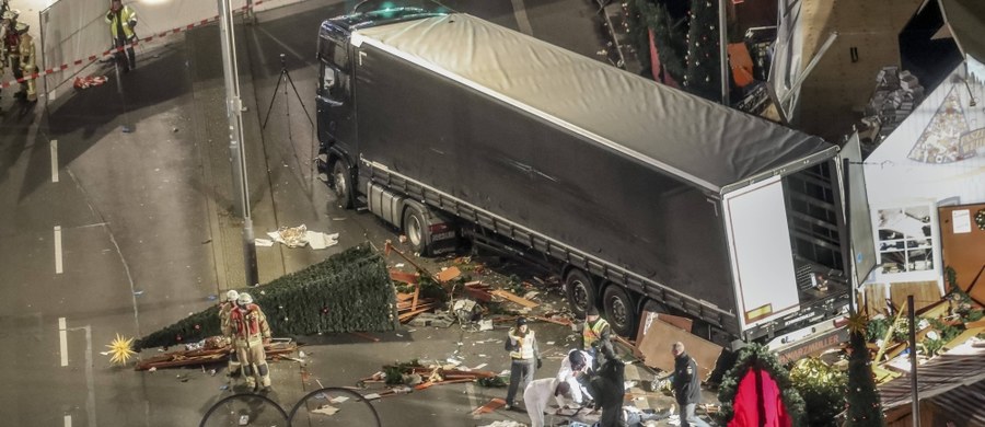 ​Tunezyjczyk Anis Amri, sprawca zamachu w Berlinie, w którym zginęło 12 osób, w tym polski kierowca, dokładnie zaplanował swoją akcję, przygotowując się do niej przez kilka tygodni - podał w sobotę tygodnik "Der Spiegel".
