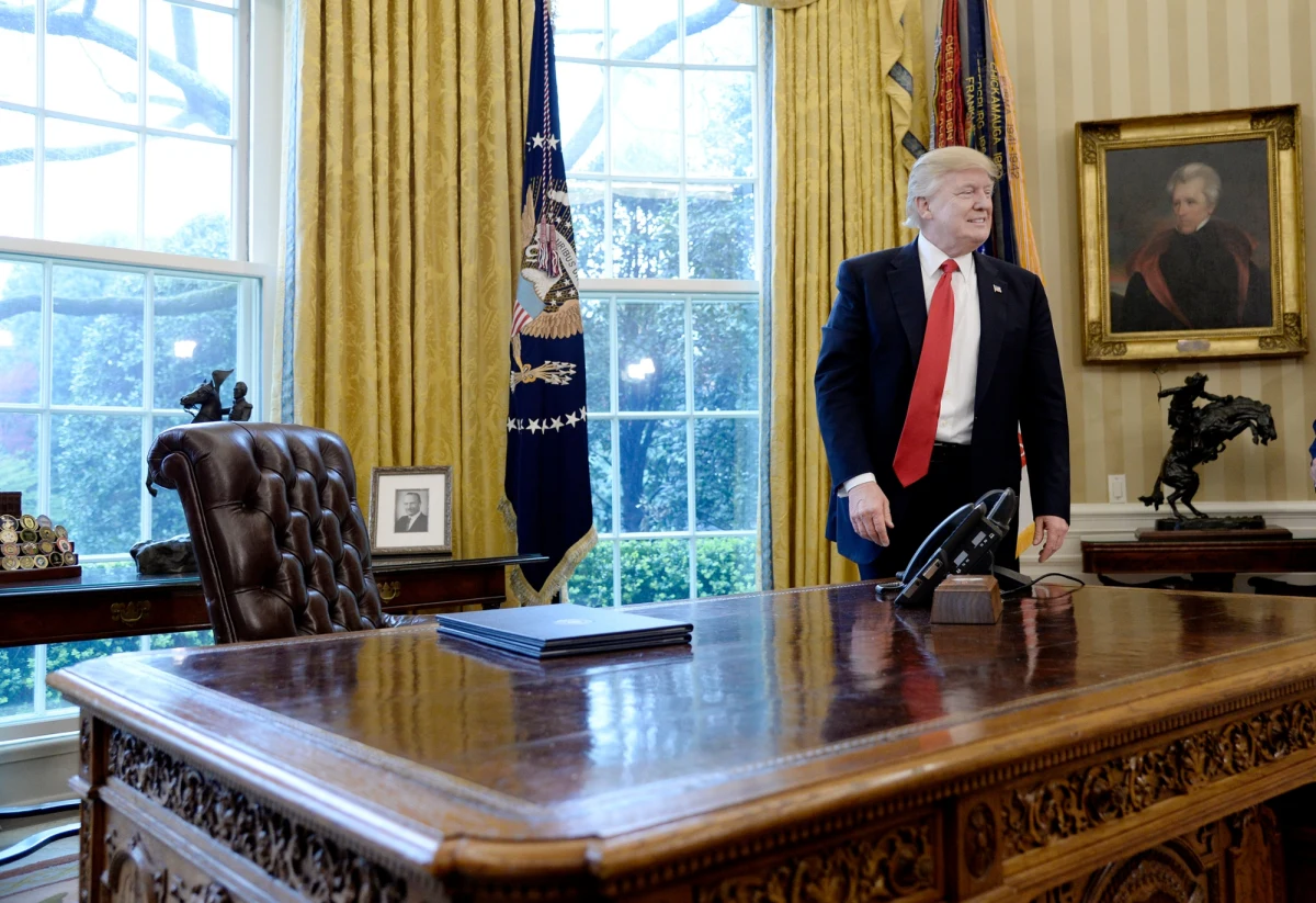 Aplikacja amerykańskiego dziennika "New York Post" podała w sobotę ofiarą ataku hakerów. Program z okazji prima aprilis rozsyłał użytkownikom powiadomienia i alerty uderzające w prezydenta Stanów Zjednoczonych Donalda Trumpa. Jeden z nich brzmiał: "Heil prezydent Donald Trump".