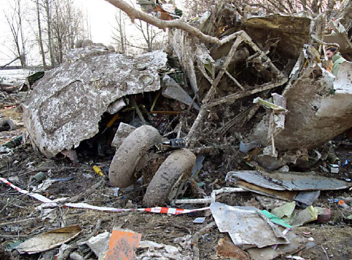 Tygodnik „wSieci” publikuje w najnowszym wydaniu nieznane dotąd szerzej zdjęcia z lat 2008-2010 przypominając czytelnikom w formie swoistego fotoreportażu okoliczności wydarzenia, które wstrząsnęło cała Polską. Kilkadziesiąt niepublikowanych fotografii układa się w wyjątkową, bolesną opowieść o wydarzeniach, które poprzedziły smoleńską tragedię 10 kwietnia 2010 roku.