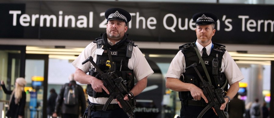 Brytyjskie władze poleciły służbom na lotniskach oraz w elektrowniach jądrowych wzmocnienie bezpieczeństwa przed atakami terrorystycznymi w obliczu rosnących zagrożeń dla elektronicznych systemów bezpieczeństwa - poinformował w niedzielę "The Telegraph".