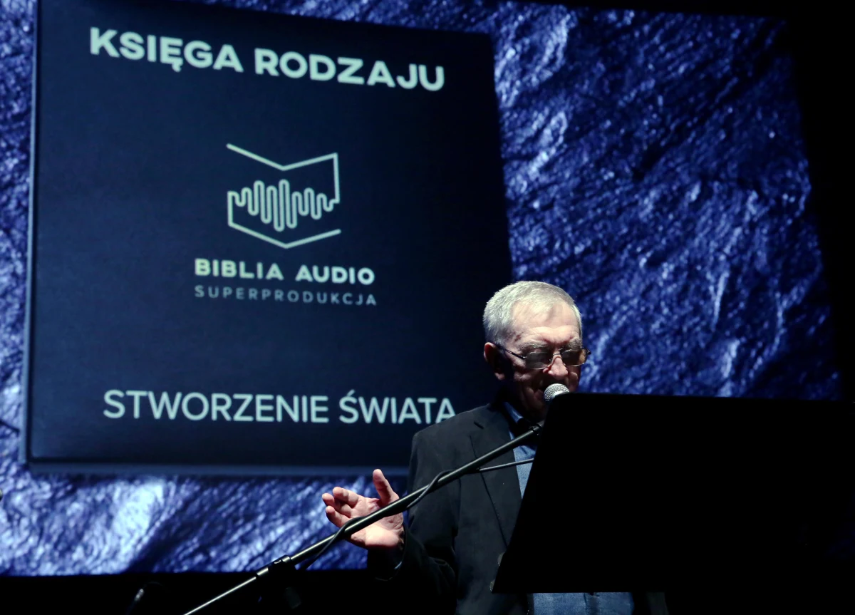 Do obsady wyjątkowego słuchowiska "Biblia Audio Superprodukcja" dołączyli Franciszek Pieczka, Danuta Stenka, Krzysztof Globisz, Artur Żmijewski, Kinga Preis, Robert Więckiewicz, Magdalena Cielecka, Antoni Pawlicki, Jan Englert oraz Ewa Błaszczyk. Również prymas Polski Wojciech Polak i Naczelny Rabin Polski Michel Schudrich wzięli udział w nagraniu, przeczytali fragment Księgi Wyjścia. Zakończył się właśnie kolejny etap prac. Twórcom udało się nagrać 50 godzin słuchowiska. Rolę Boga gra wybitny aktor Jerzy Trela.