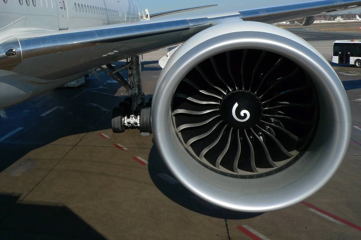 Ministerstwo Obrony Narodowej naruszyło przepisy przeprowadzając z wolnej ręki postępowanie na zakup średnich samolotów dla polskich VIP-ów. Jak dowiedział się reporter RMF FM Krzysztof Zasada, takie jest orzeczenie Krajowej Izby Odwoławczej, która rozpatrywała skargi trzech oferentów na te decyzje resortu.
