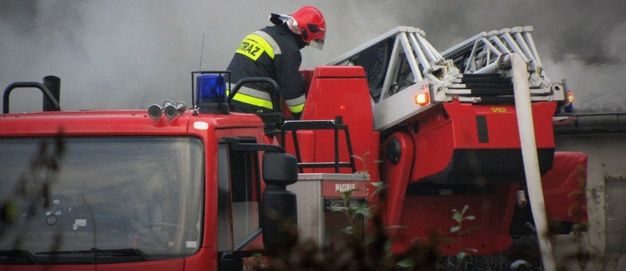 W domu jednorodzinnym w Motańcu koło Szczecina wybuchła butla z gazem. Eksplozja poważnie uszkodziła jedną ze ścian budynku i grozi on teraz zawaleniem. 