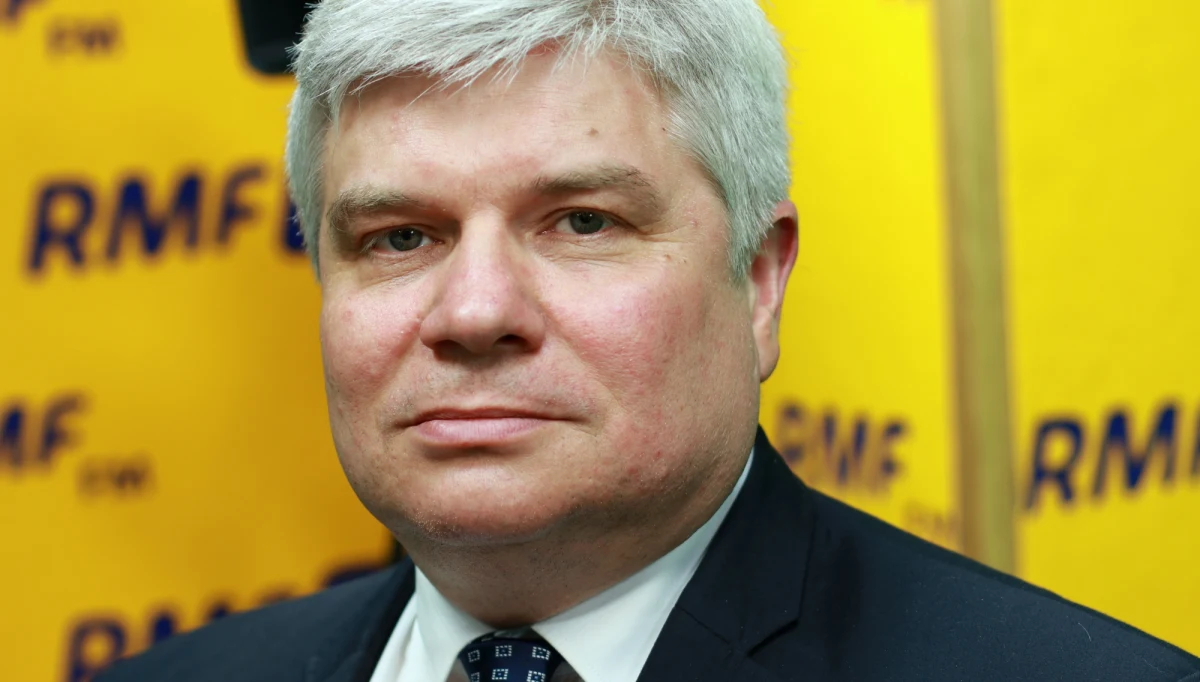 Rolą prokuratury jest ocena błędów opisanych w raporcie Millera – w ten sposób Maciej Lasek, b. szef Państwowej Komisji Badania Wypadków Lotniczych odniósł się do zarzutu umyślnego sprowadzenia katastrofy w ruchu lotniczym dla kontrolerów w Smoleńsku. „Kontrolerzy nie mieli pewności co do pracy systemów radarowych i powinni przerwać sprowadzanie samolotu i zamknąć lotnisko” – przypominał wydarzenia z 10 kwietnia  2010 roku gość Popołudniowej rozmowy w RMF FM. „Na miejscu panował bałagan, chaos, błędy, nieprzygotowanie” – dodawał Lasek. Podkreślał jednocześnie, że „nieprzygotowanie w Smoleńsku nie było zaplanowane”. 