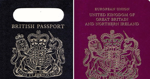 ​Jaki będzie brytyjski paszport po Brexicie? Rząd premier Theresy May rozpisał konkurs na projekt nowego dokumentu, który może obowiązywać już od kwietnia 2019 roku. Do tego czasu powinny się zakończyć negocjacje rozwodowe z Brukselą, po których Wielka Brytania najprawdopodobniej opuści Wspólnotę.