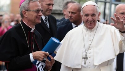 Były generał jezuitów: Papież Franciszek bierze pod uwagę możliwość dymisji