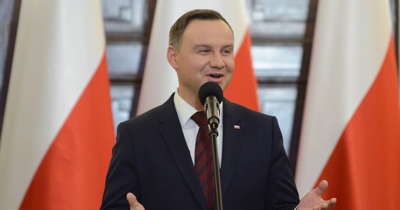 Minister Krzysztof Szczerski został szefem gabinetu prezydenta. Zastąpił na tym stanowisku ministra Adama Kwiatkowskiego, który w Kancelarii Prezydenta, tak jak do tej pory, będzie zajmował się m.in. sprawami Polonii - dowiedziała się nieoficjalnie PAP. Zastępcą szefa kancelarii został Paweł Mucha.