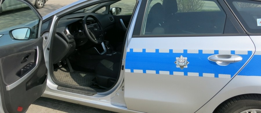 9 osób, w tym dyrektor Zarządu Dróg Miejskich w Poznaniu i jego zastępca oraz były dyrektor tej jednostki i jego zastępca, usłyszało zarzuty poświadczenia nieprawdy w związku z budową parkingów przy komendach wojewódzkiej i miejskiej - dowiedział się reporter RMF FM. Według CBA spowodowali w ten sposób szkodę w majątku miasta w wysokości prawie 800 tysięcy złotych. 