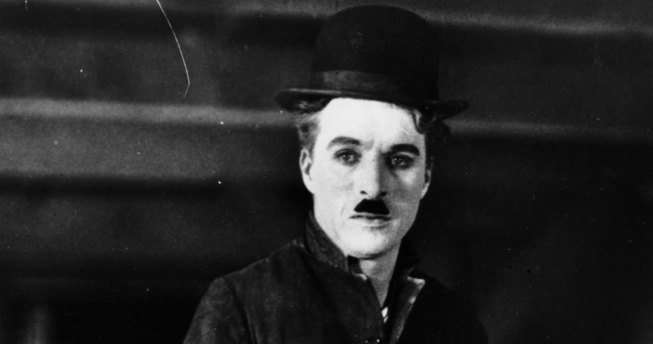 ​Ikona niemego kina. Wszystko robił sam: casting, produkcja, granie, reżyseria - te zadania należały do niego. Charlie Chaplin - Anglik, który zrobił karierę w USA, ale zamieszkał w Szwajcarii.