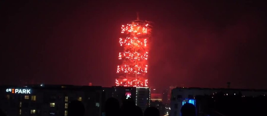 W Seulu otwarto piąty najwyższy na świecie drapacz chmur. Lotte World Tower mierzy aż 554,5 metrów, a w środku znajduje się hotel, biura oraz luksusowe apartamenty. Budowa kosztowała 3,3 miliarda dolarów.