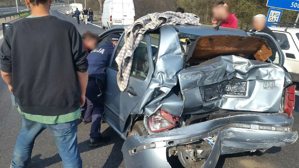 Do groźnie wyglądającego wypadku doszło na trasie krajowej nr 94 w Sławkowie. Do szpitala zabrano na badania jedną osobę. Informację w tej sprawie i zdjęcia z miejsca wypadku dostaliśmy na Gorącą Linię RMF FM od pana Sławomira.