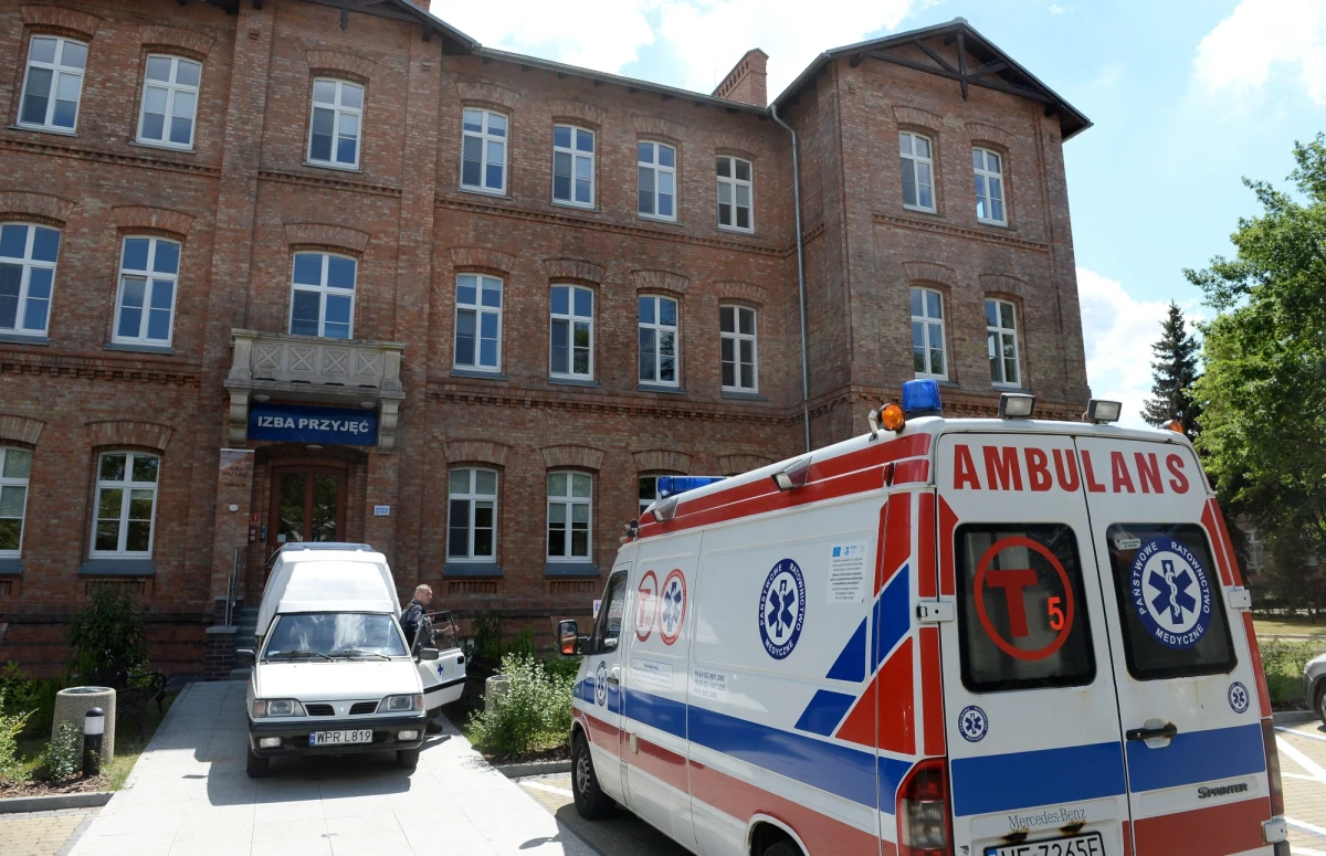 Makabryczne odkrycie na terenie podwarszawskich Tworek. Ze stawu na terenie szpitala psychiatrycznego wyłowiono zwłoki.