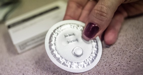 W czwartek sejmowa komisja zdrowia ma zająć się projektem przewidującym, że antykoncepcyjne pigułki "dzień po" będą sprzedawane jedynie na receptę. Ta sama nowelizacja ma też wprowadzić przepisy ułatwiające dostęp do niestandardowej terapii w sytuacjach zagrożenia zdrowia i życia.