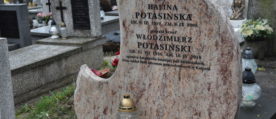 Na krakowskim cmentarzu Rakowickim ekshumowano rano 19. ofiarę katastrofy smoleńskiej. Tym razem ekshumacja dotyczyła grobu gen. Włodzimierza Potasińskiego, dowódcy Wojsk Specjalnych.