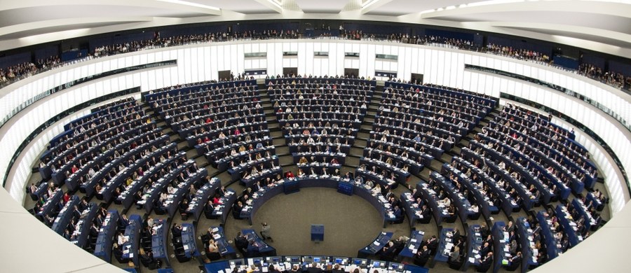 Parlament Europejski poparł zniesienie przez Unię Europejską wiz dla obywateli Ukrainy. Wejście w życie decyzji zależy teraz tylko od krajów unijnych. Te się jednak ociągają. Według dyplomatów, zwłoka ma związek z wyborami prezydenckimi we Francji.