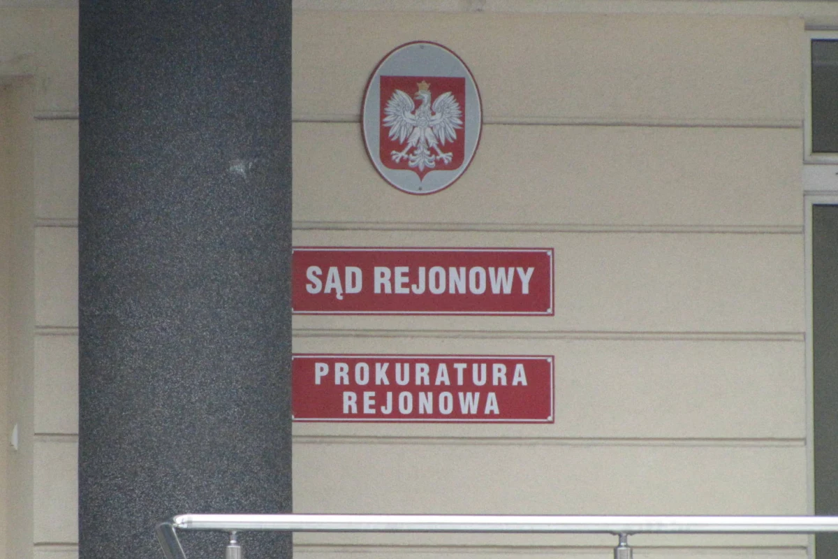 ​Prokurator w Zduńskiej Woli w Łódzkiem prowadzi własne śledztwo w sprawie narażenia na bezpośrednie niebezpieczeństwo utraty życia kobiety, która po operacji ginekologicznej w zduńskowolskim szpitalu miała w ciele fragment gazy. Kobieta zmarła 1 kwietnia w szpitalu w Sieradzu.