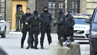 Zamach w Sztokholmie: Policja wciąż szuka kierowcy, który wjechał ciężarówką w tłum