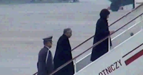 Służba Kontrwywiadu Wojskowego opublikowała w sieci ponad dwuminutowy film z 10 kwietnia 2010 r., na którym widać m.in. parę prezydencką i ostatnie minuty przed startem rządowego tupolewa. 