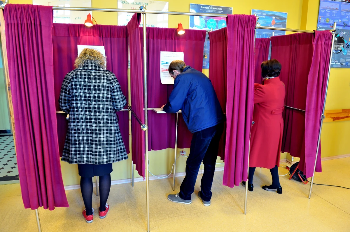 W Stargardzie (woj. zachodniopomorskie) trwają przedterminowe wybory prezydenta tego miasta. Ich przeprowadzenie zarządziła premier Beta Szydło po tym, jak w styczniu br. zmarł poprzedni włodarz Sławomir Pajor.