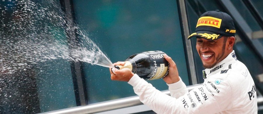 Brytyjczyk Lewis Hamilton z teamu Mercedes GP wygrał wyścig Formuły 1 o Grand Prix Chin na torze w Szanghaju, drugą rundę mistrzostw świata w sezonie 2017. Drugie miejsce zajął Niemiec Sebastian Vettel z Ferrari, a trzecie Holender Max Verstappen z Red Bulla.