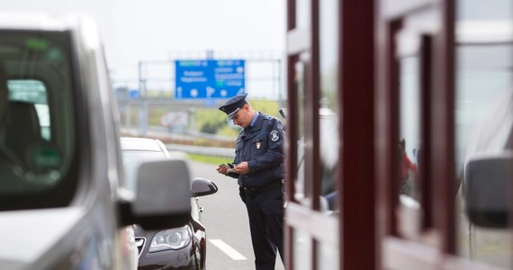 Wielkie korki utworzyły się w związku z przywróceniem w piątek szczegółowej odprawy przy przekraczaniu granic strefy Schengen na granicy między Chorwacją a Słowenią. Oba kraje zapowiadają interwencję w tej sprawie w Brukseli.