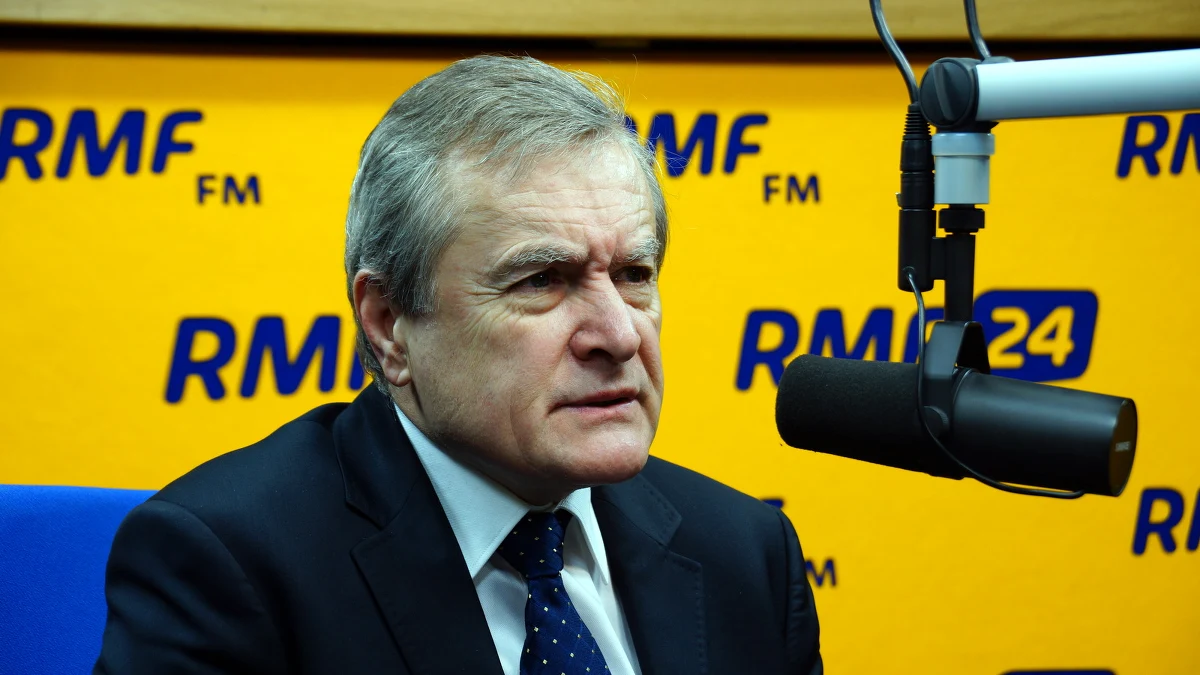 "Minister kultury ma prawo do takiej decyzji w sytuacji, kiedy dyrektor Polskiego Instytutu Sztuki Filmowej narusza prawo. To prawo zostało naruszone przez działanie na szkodę instytucji" - mówi w Porannej rozmowie w RMF FM wicepremier i minister kultury Piotr Gliński tłumacząc, dlaczego zdymisjonował szefową PISF Magdalenę Srokę. Skomentował list, jaki wystosowała ona do prezesa Stowarzyszenia Amerykańskich Producentów Filmowych, w którym m.in. czytamy, że w Polsce panuje cenzura. "To coś więcej niż absurd. To jest odbieranie prawa do funkcjonowania demokratycznie wybranej władzy w ładzie demokratycznym. To unieważnienie tej władzy. Tego rodzaju opis szkodzi wizerunkowi Polski". "Mam wiele listów protestujących, a potem ci sami ludzie mówią mi: "Wreszcie, nie można było już dłużej". (...) Łącznie z jednym z liderów tego oporu przeciwko zwolnieniu Magdaleny Sroki" - tak z kolei gość Roberta Mazurka mówi o protestach środowisk artystycznych, które wywołała decyzja o odwołaniu szefowej PISF.