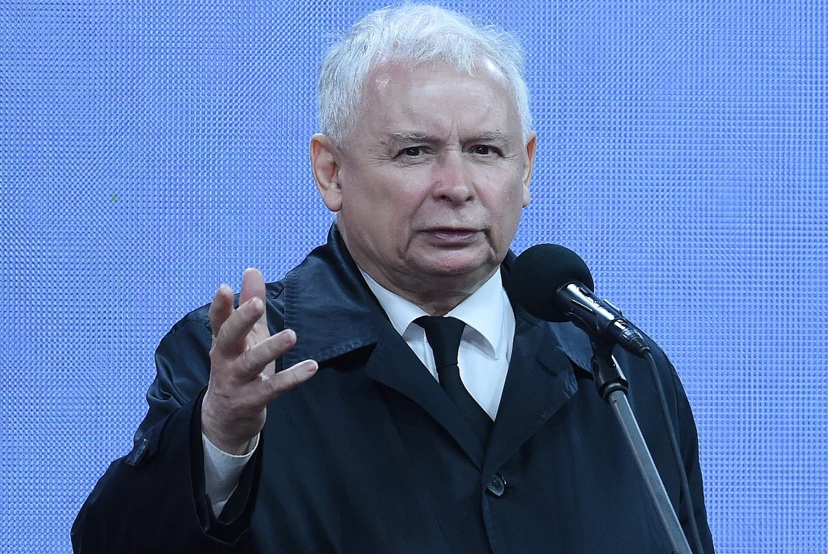 ​"Prawda w niemałej mierze została już pokazana" - powiedział prezes PiS Jarosław Kaczyński w 7. rocznicę katastrofy smoleńskiej. Według niego prezentacja, która odbyła się na Wojskowej Akademii Technicznej,  "pokazała, jak to wszystko wyglądało z bardzo wysokim stopniem prawdopodobieństwa". Nawiązał w ten sposób do podkomisji smoleńskiej, powołanej przez szefa MON Antoniego Macierewicza, która zaprezentowała efekty swoich prac.