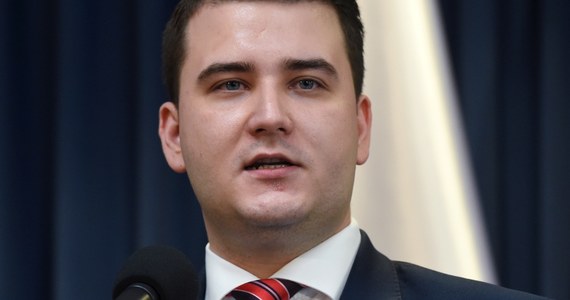 ​Bartłomiej Misiewicz, były rzecznik ministra obrony narodowej Antoniego Macierewicza, został pełnomocnikiem zarządu do spraw komunikacji w Polskiej Grupie Zbrojeniowej - ustaliła "Rzeczpospolita".