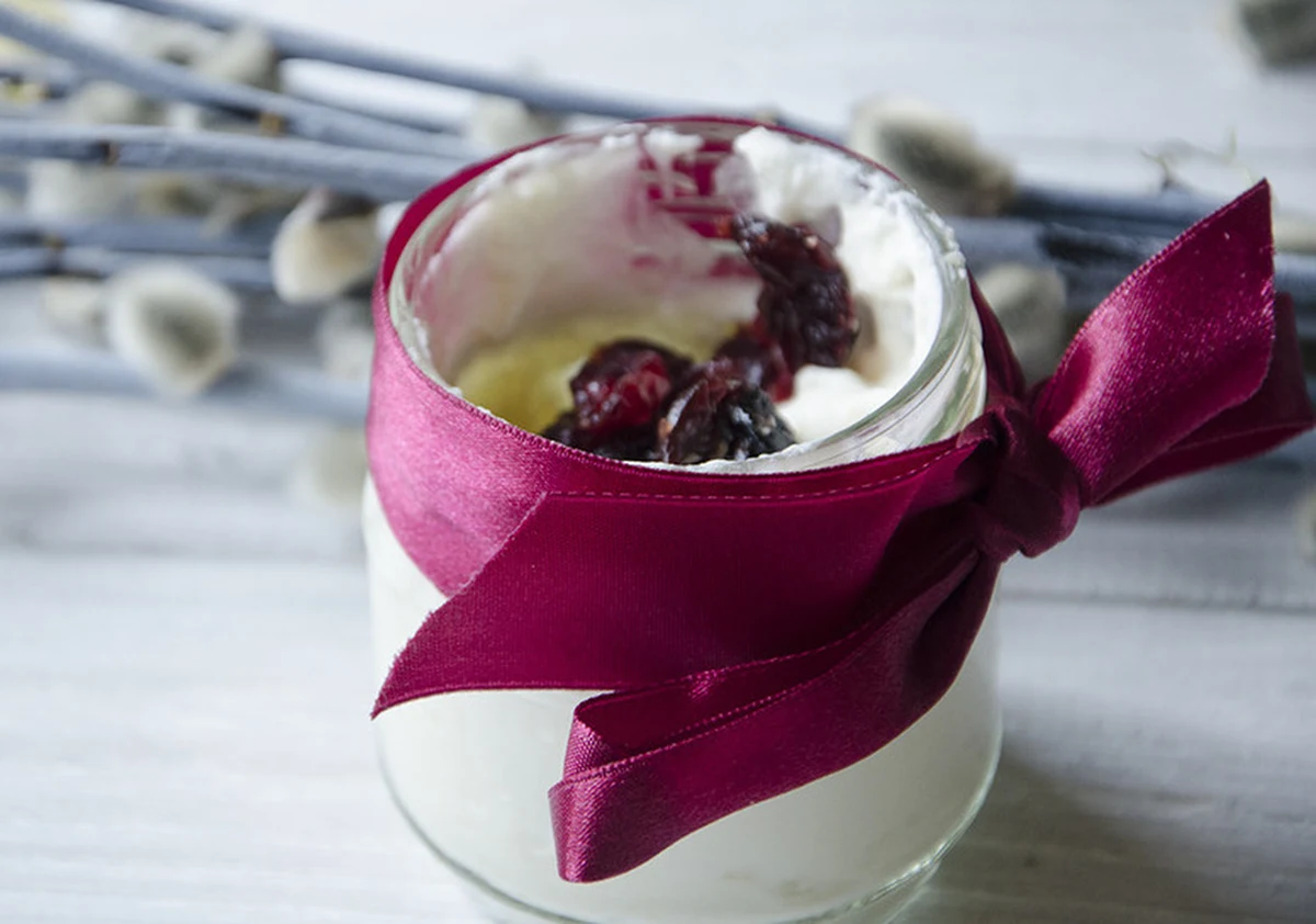 Idealny do jajek, wędlin i pieczeni. Chrzanu na stole wielkanocnym nie może zabraknąć! Ten domowy, świeżo starty, smakuje najlepiej! I możemy przygotować go z dodatkami. Jakimi? Oto propozycje.