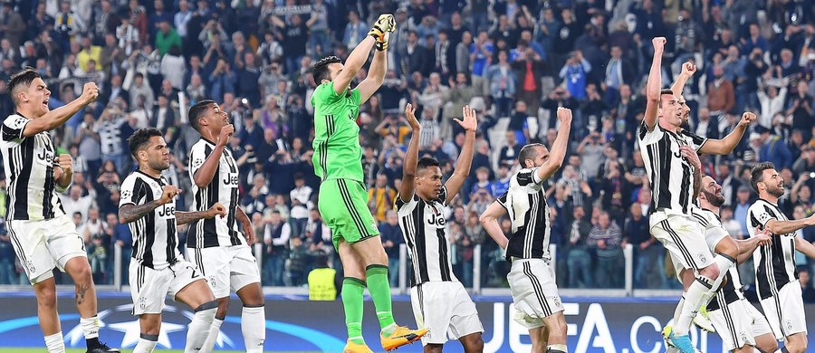 ​Juventus wygrał w Turynie z Barceloną 3:0 w pierwszym meczu ćwierćfinałowym piłkarskiej Ligi Mistrzów. Spotkanie to odbyło się w cieniu wydarzeń z Dortmundu, gdzie z powodu eksplozji przy autokarze z zawodnikami Borussii odwołano jej mecz z AS Monaco.