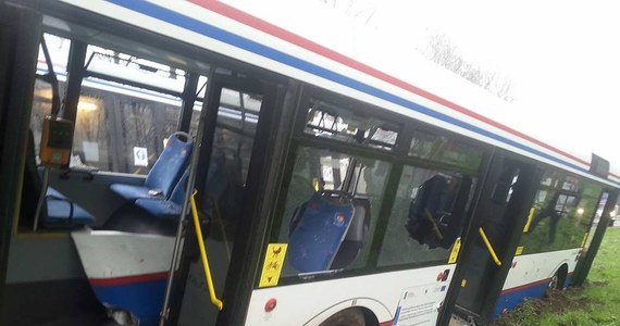 Co najmniej 4 osoby zostały ranne w wypadku do jakiego doszło w Kołobrzegu w Zachodniopomorskiem. Autobus komunikacji miejskiej zderzył się z tirem. 