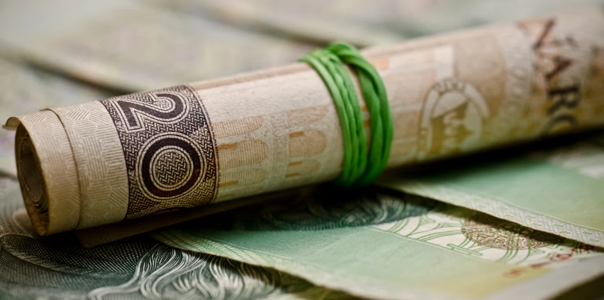 38-letni mieszkaniec Lublina wykorzystywał kobiety poznane na portalu randkowym, aby w nieuczciwy sposób zarobić na ich łatwowierności.  Wystarczył mu podpisany przez nie dokument in blanco. Policjanci zatrzymali oszusta. 