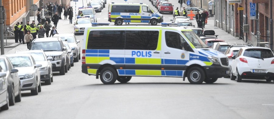 Rozwiedziony ojciec czworga dzieci, który miał do czynienia z narkotykami i miał ograniczoną wiedzę na temat islamu – tak znajomi opisują 39-letniego Rakhmata Akilova, który przyznał się do przeprowadzenia ataku terrorystycznego w centrum Sztokholmu. "Kiedyś nie wiedział nawet, jak odmawia się modlitwy" – powiedział w rozmowie ze szwedzką agencją TT znajomy Uzbeka, który razem z nim chodził do meczetu.