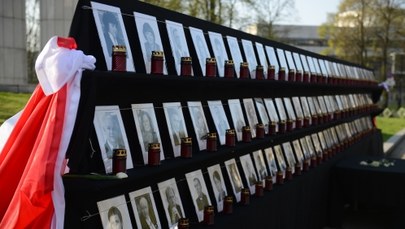 Politycy PiS zapewniają: Za rok pomniki smoleńskie powinny być odsłonięte 