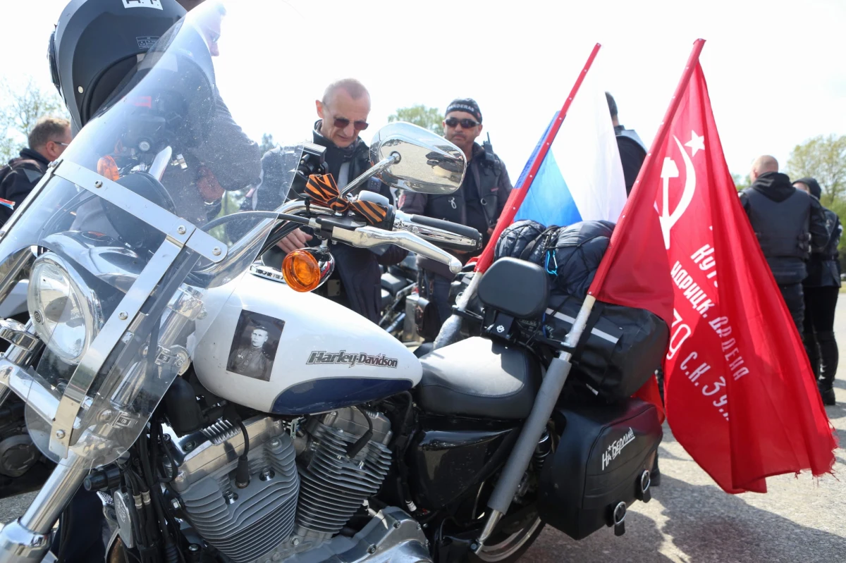 Nocne Wilki znów chcą dojechać przez Polskę do Berlina. To trzecia próba przejazdu motocyklowego klubu popierającego politykę prezydenta Rosji Władimira Putina, w tym m.in. aneksję Krymu. Dwa lata z rzędu polskie władze odmówiły im wjazdu. W tym roku ich rajd - nazwany "Drogami Zwycięstwa" - rozpocznie się 27 kwietnia w Moskwie.