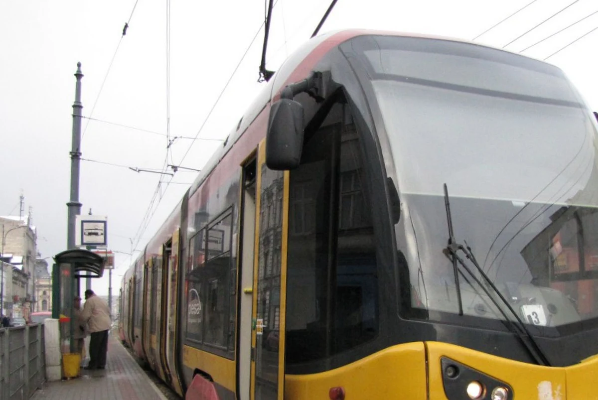 Sześć osób zostało rannych, w tym dwoje dzieci, w zderzeniu dwóch tramwajów w Warszawie przy placu Unii Lubelskiej.