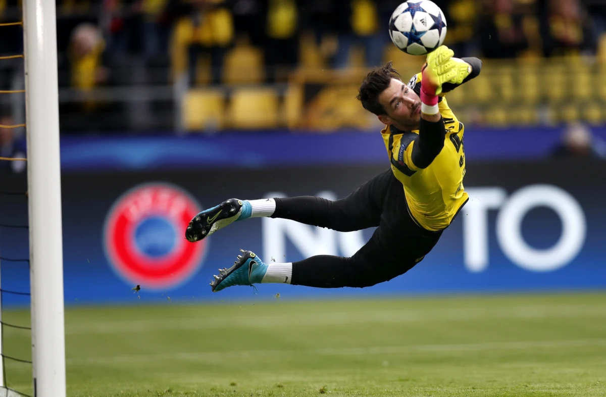 Piłkarze AS Monaco, z Kamilem Glikiem w składzie, po wyjazdowym zwycięstwie 3:2 nad Borussią Dortmund Łukasza Piszczka są bliżej awansu do półfinału Ligi Mistrzów. Środowy mecz odbywał się jednak w cieniu wydarzeń, do jakich doszło w tym mieście dzień wcześniej.