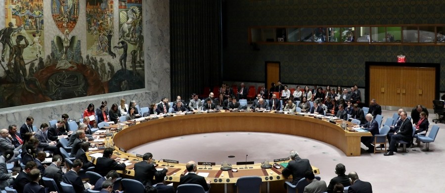 ​Rosja zgodnie z zapowiedziami zawetowała w środę w Radzie Bezpieczeństwa ONZ przedstawiony przez USA projekt rezolucji potępiający atak chemiczny z 4 kwietnia i wzywający władze Syrii, które są oskarżane o jego dokonanie, do współpracy podczas śledztwa.