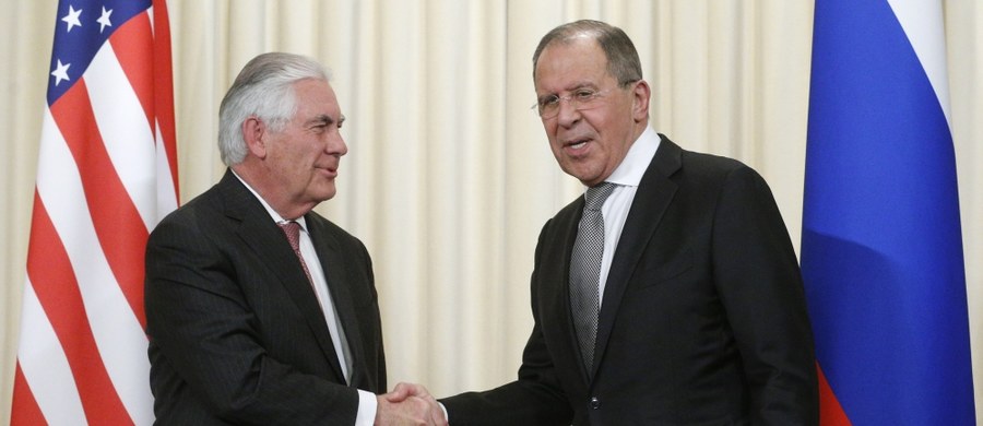 Szef MSZ Rosji Siergiej Ławrow powiedział w środę po rozmowach w Moskwie z sekretarzem stanu USA Rexem Tillersonem, że obie strony potwierdziły wspólne zaangażowanie na rzecz "bezkompromisowej walki z terroryzmem międzynarodowym".