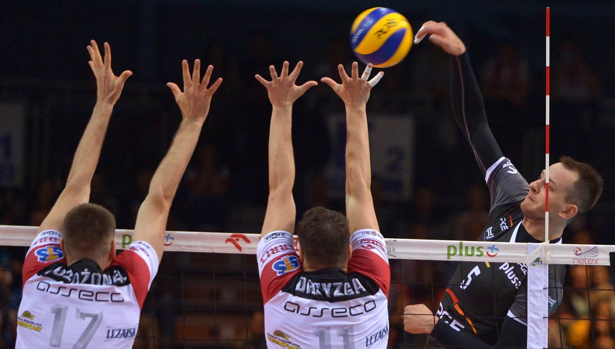 Po wygranej w Bełchatowie, siatkarze PGE Skry Bełchatów pokonali Asseco Resovię 3:2 w Rzeszowie i awansowali do finału mistrzostw Polski. W walce o tytuł mistrzowski zmierzą się z ZAKSĄ Kędzierzyn-Koźle.