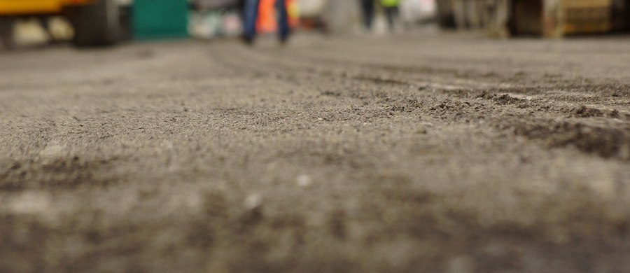 Około 10 kilometrów ma korek na autostradzie A4 w rejonie Krapkowic w stronę Śląska. Trwa tam remont ponad 7-kilometrowego odcinka drogi. O utrudnieniach alarmowali nas słuchacze dzwoniący na Gorącą Linię RMF FM. 