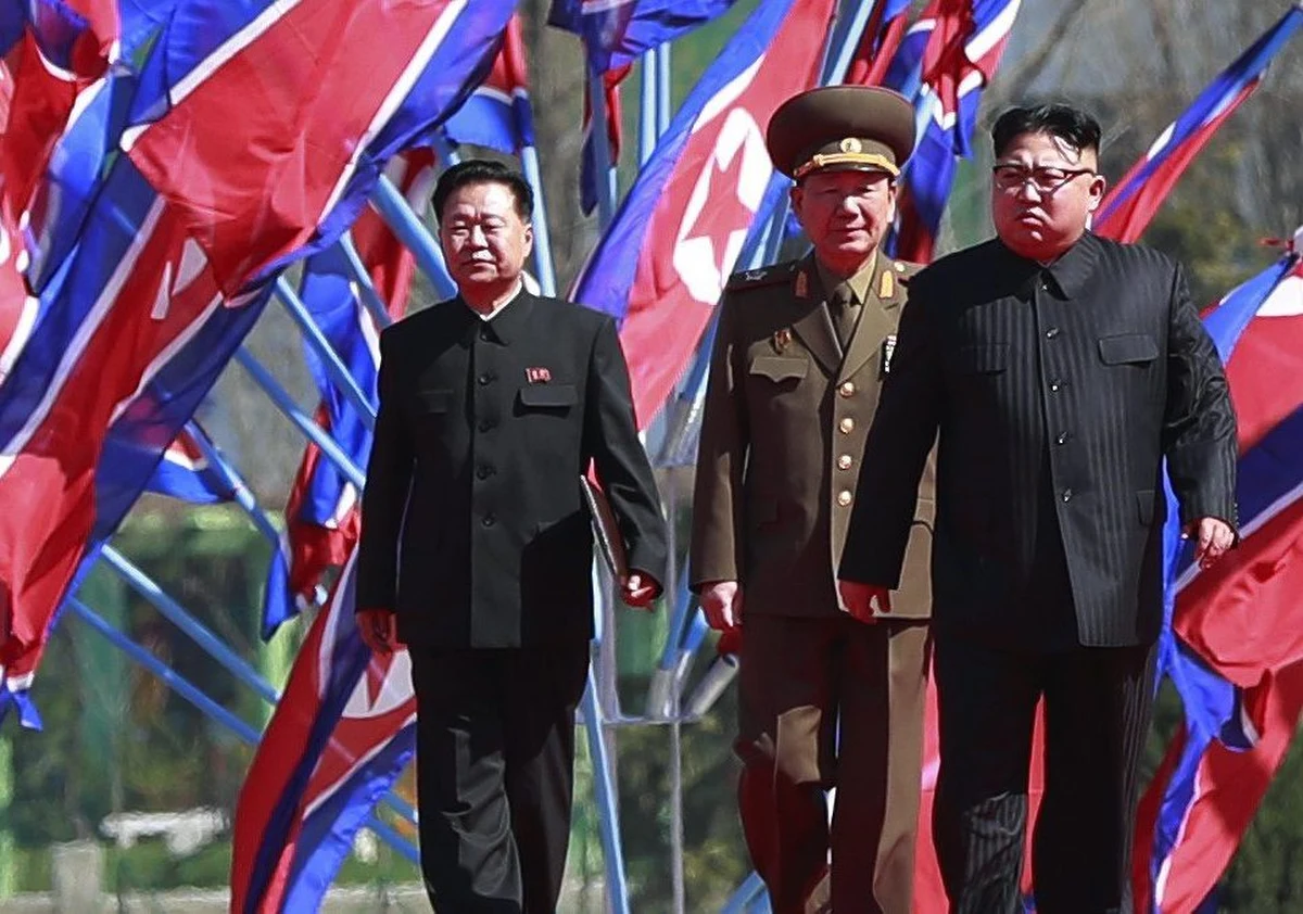 Korea Płn. może dysponować pociskami wyposażonymi w broń chemiczną - oświadczył w parlamencie premier Japonii Shinzo Abe. Lokalne media przypominają zamach z wykorzystaniem gazu sarin, który 22 lata temu przeprowadziła w Tokio sekta religijna.