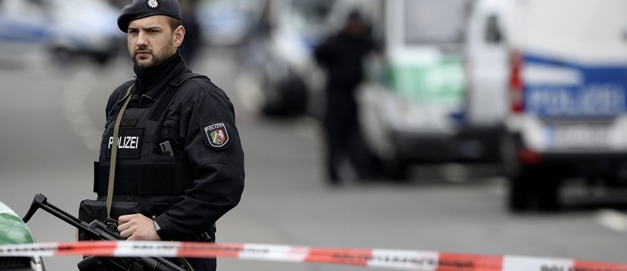 Niemiecka prokuratura federalna wydała nakaz aresztowania Irakijczyka zatrzymanego po zamachu na autokar drużyny piłkarskiej BVB w Dortmundzie. Powodem aresztowania nie jest jednak udział w zamachu, lecz przynależność do Państwa Islamskiego (IS).