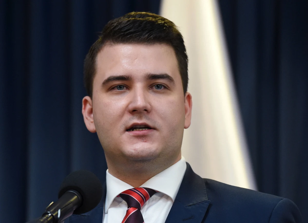 Łódzka prokuratura umorzyła śledztwo, które prowadziła z doniesienia b. rzecznika MON Bartłomieja Misiewicza na posłów PO. Wcześniej donieśli oni, że Misiewicz mógł popełnić przestępstwo korupcyjne. Prokuratura badała m.in., czy posłowie fałszywie oskarżyli Misiewicza.