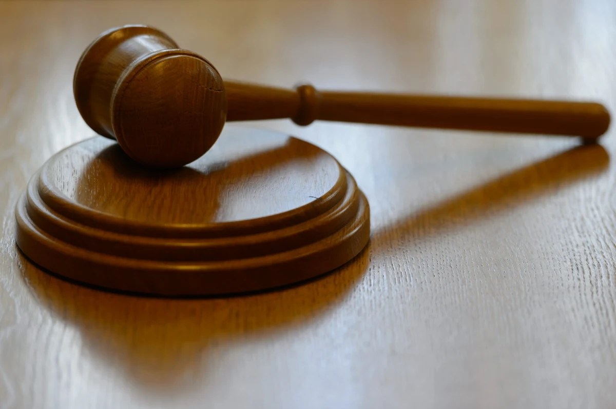 Wczoraj do Sejmu trafił złożony przez posłów PiS projekt ustawy o ustroju sądów powszechnych. Już wstępne przyjrzenie się jego zapisom prowadzi do wniosku, że jego przyjęcie będzie oznaczało pełne kontrolowanie sądów przez polityka, jakim jest minister sprawiedliwości.